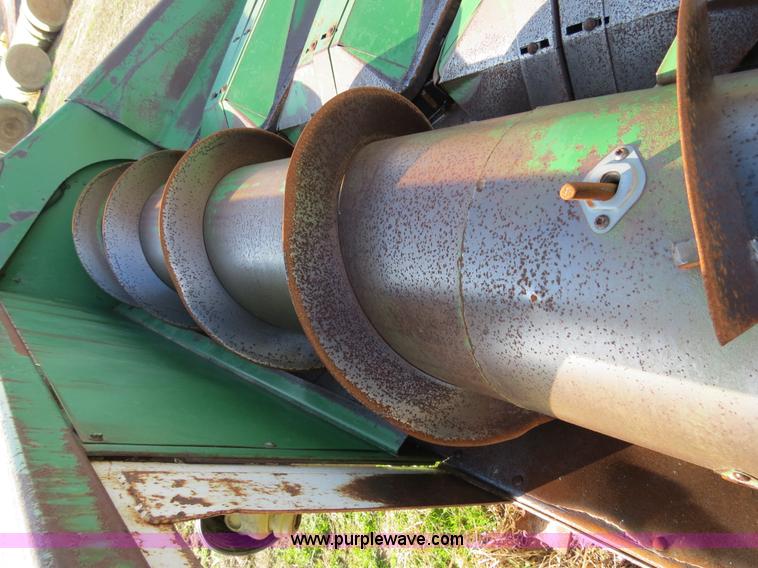 image for item B4610 John Deere 853A row crop header