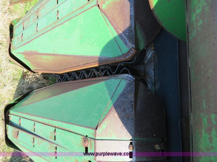 image for item B4610 John Deere 853A row crop header