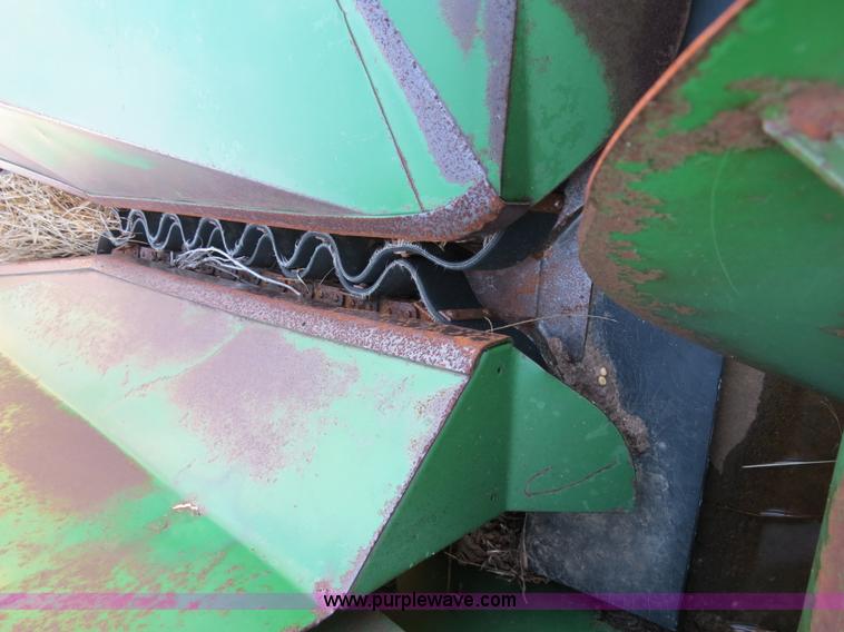 image for item B4610 John Deere 853A row crop header