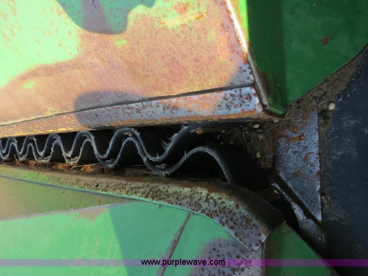 image for item B4610 John Deere 853A row crop header