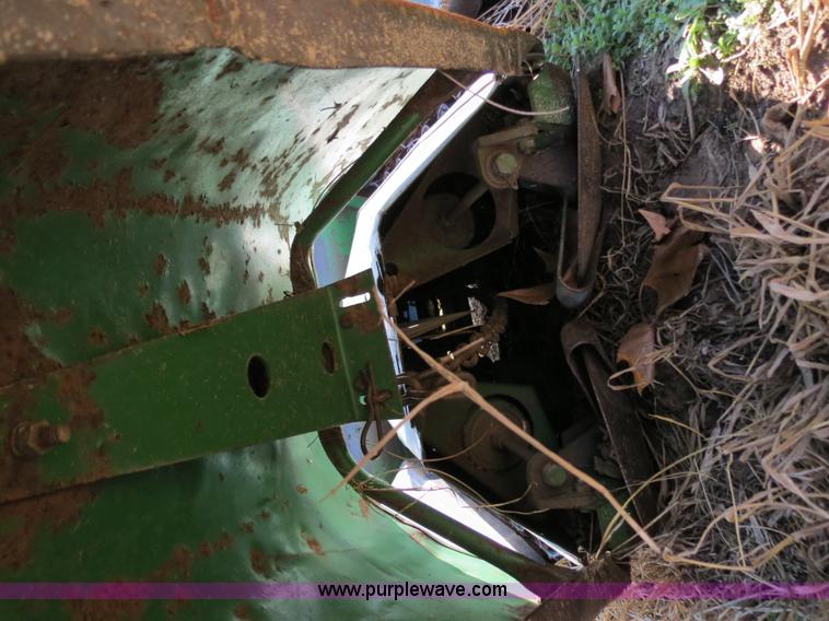 image for item B4610 John Deere 853A row crop header