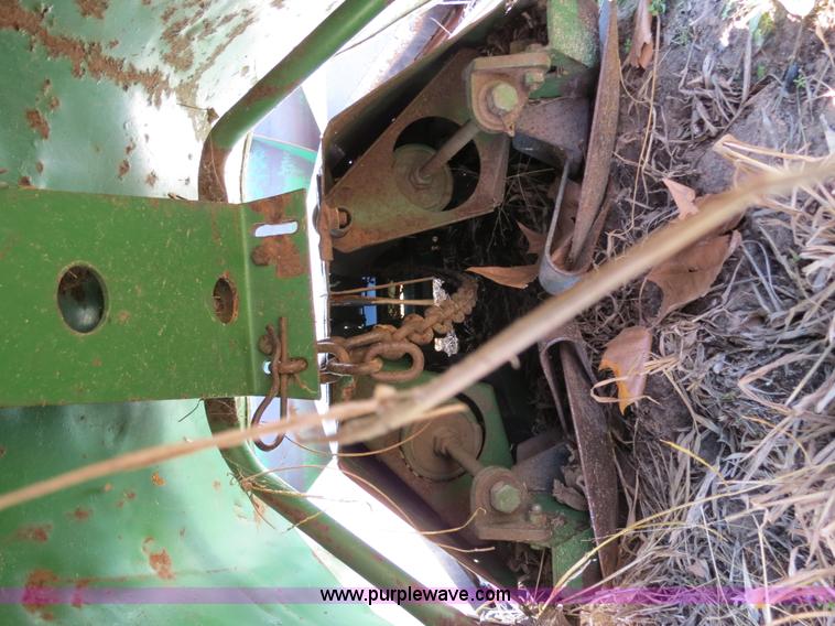 image for item B4610 John Deere 853A row crop header