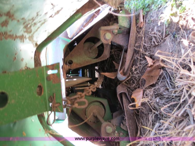 image for item B4610 John Deere 853A row crop header