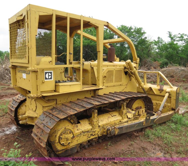image for item B4774 1970 Caterpillar D6C dozer