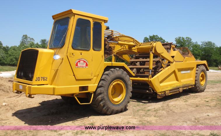 image for item D5995 1980 John Deere 762 paddle wheel scraper