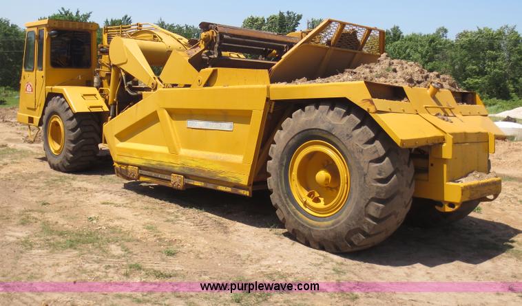 image for item D5995 1980 John Deere 762 paddle wheel scraper