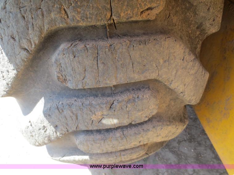 image for item D5995 1980 John Deere 762 paddle wheel scraper