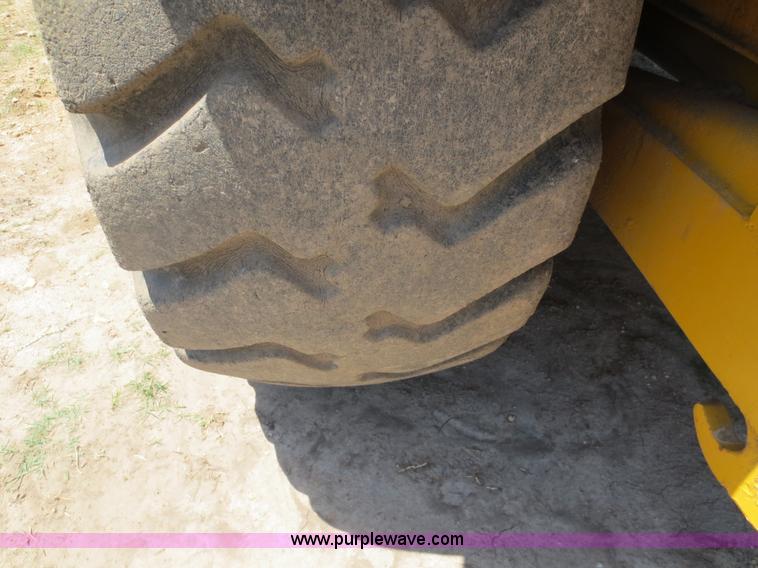 image for item D5995 1980 John Deere 762 paddle wheel scraper