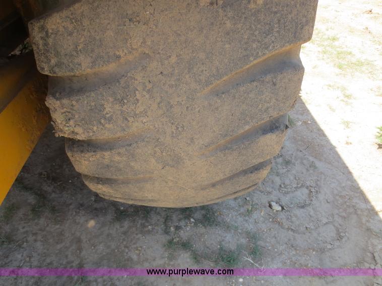 image for item D5995 1980 John Deere 762 paddle wheel scraper