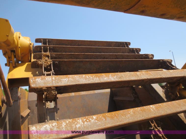 image for item D5995 1980 John Deere 762 paddle wheel scraper