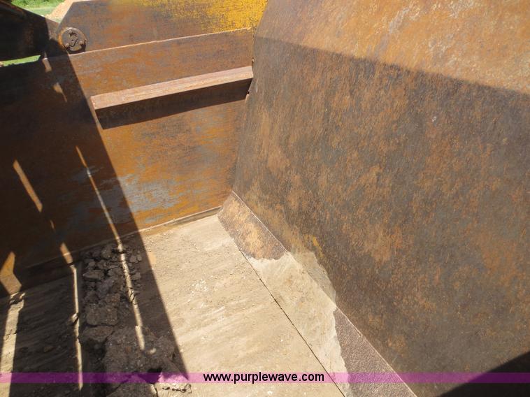 image for item D5995 1980 John Deere 762 paddle wheel scraper