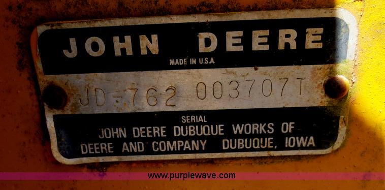 image for item D5995 1980 John Deere 762 paddle wheel scraper