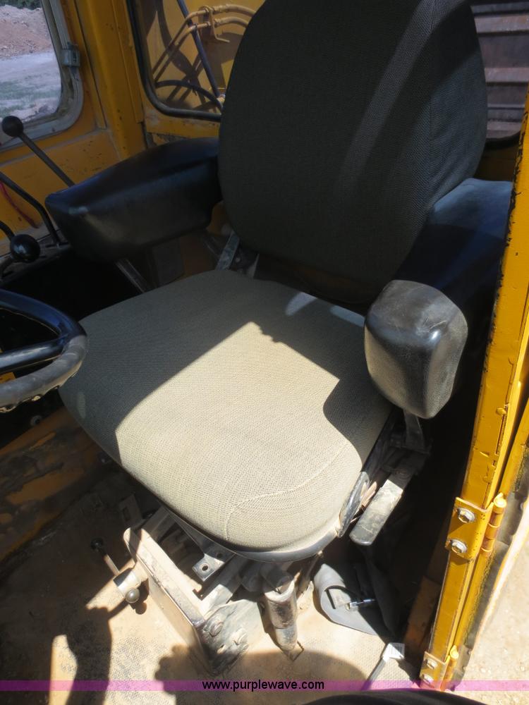 image for item D5995 1980 John Deere 762 paddle wheel scraper