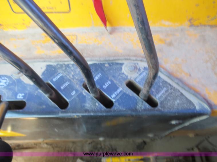 image for item D5995 1980 John Deere 762 paddle wheel scraper