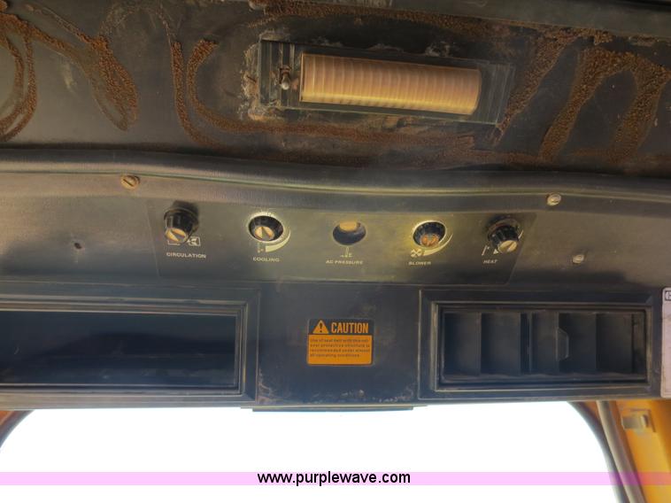 image for item D5995 1980 John Deere 762 paddle wheel scraper