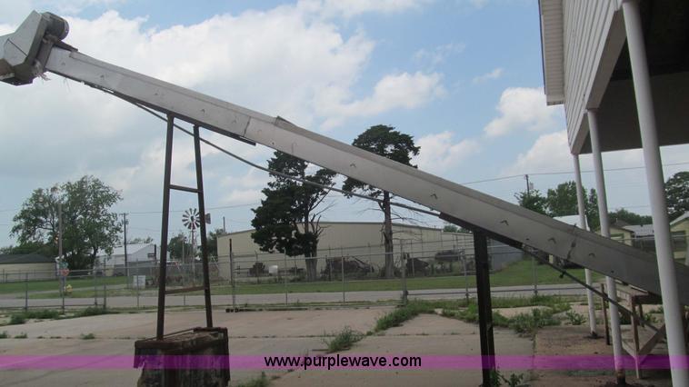 image for item E7538 Speed King stainless steel conveyor mixer and fertilizer hopper with scale