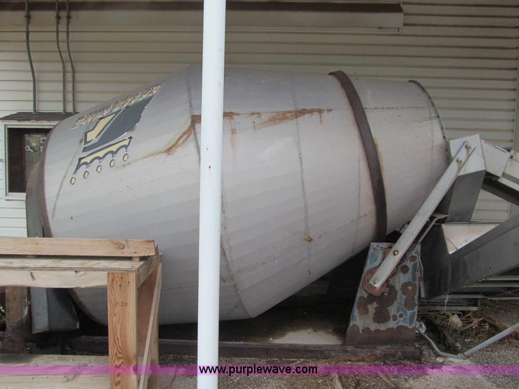 image for item E7538 Speed King stainless steel conveyor mixer and fertilizer hopper with scale