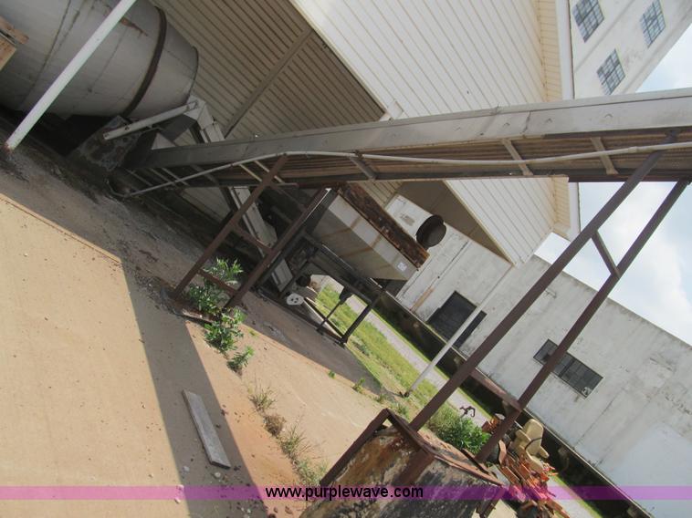 image for item E7538 Speed King stainless steel conveyor mixer and fertilizer hopper with scale