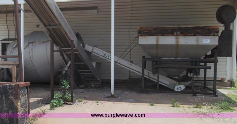 image for item E7538 Speed King stainless steel conveyor mixer and fertilizer hopper with scale