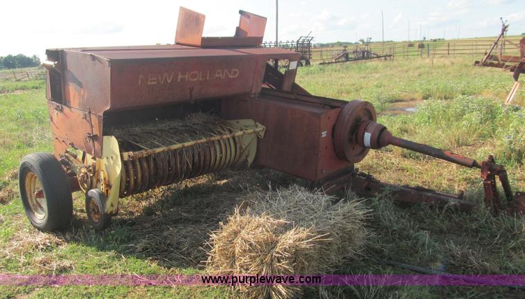 image for item F3192 1976 New Holland 276 small square baler