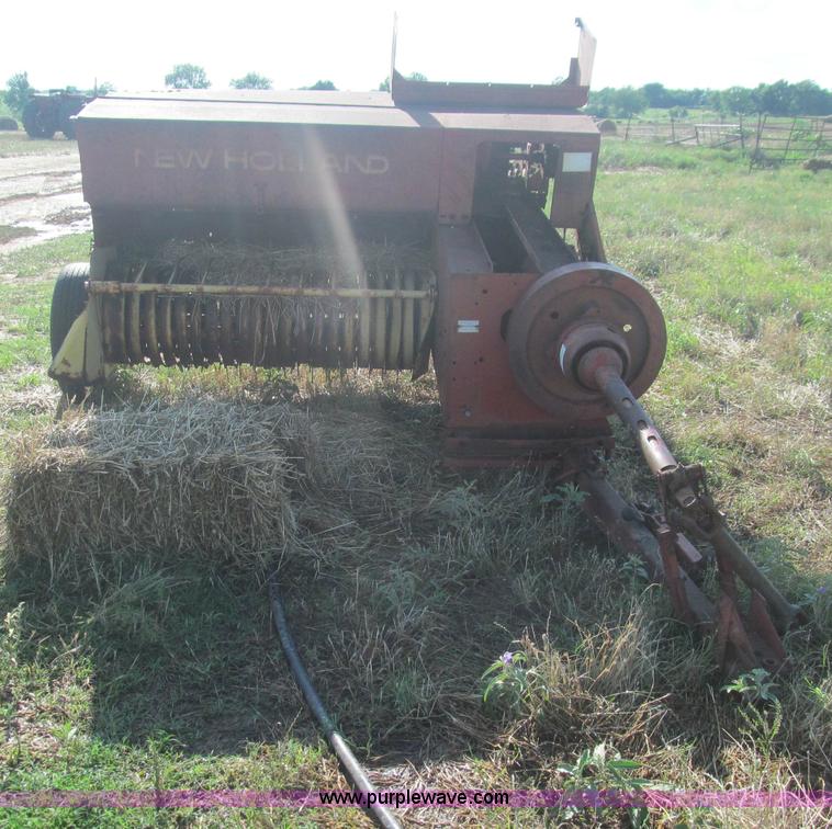 image for item F3192 1976 New Holland 276 small square baler