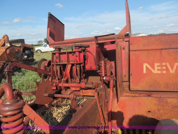 image for item F3192 1976 New Holland 276 small square baler