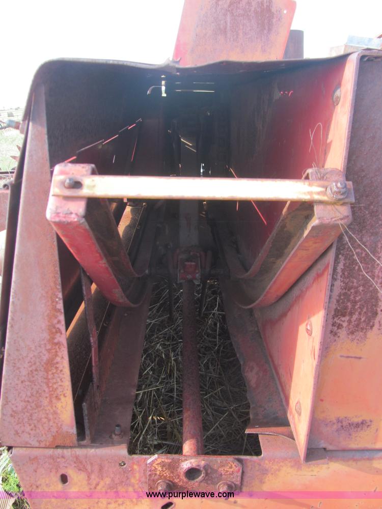 image for item F3192 1976 New Holland 276 small square baler