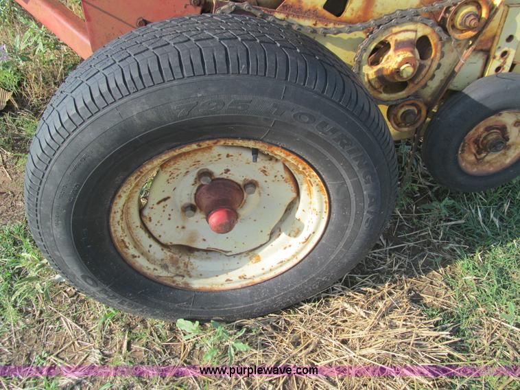 image for item F3192 1976 New Holland 276 small square baler