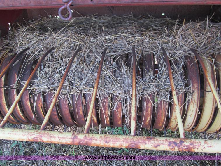 image for item F3192 1976 New Holland 276 small square baler