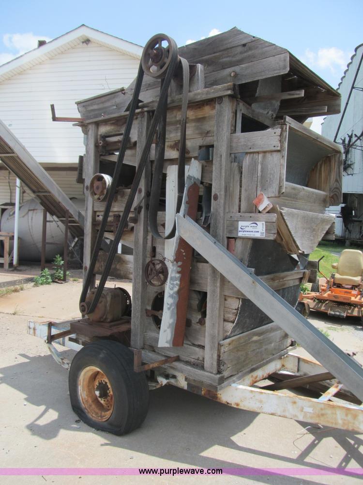 image for item F3199 Sidney Grain Machinery Co. grain cleaner