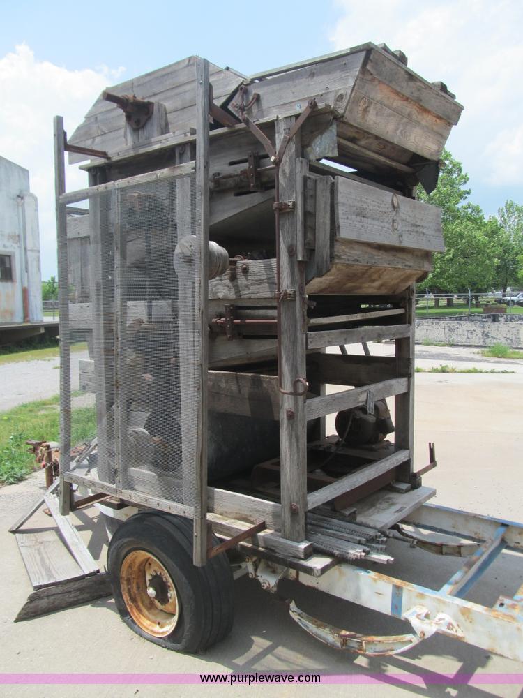 image for item F3199 Sidney Grain Machinery Co. grain cleaner