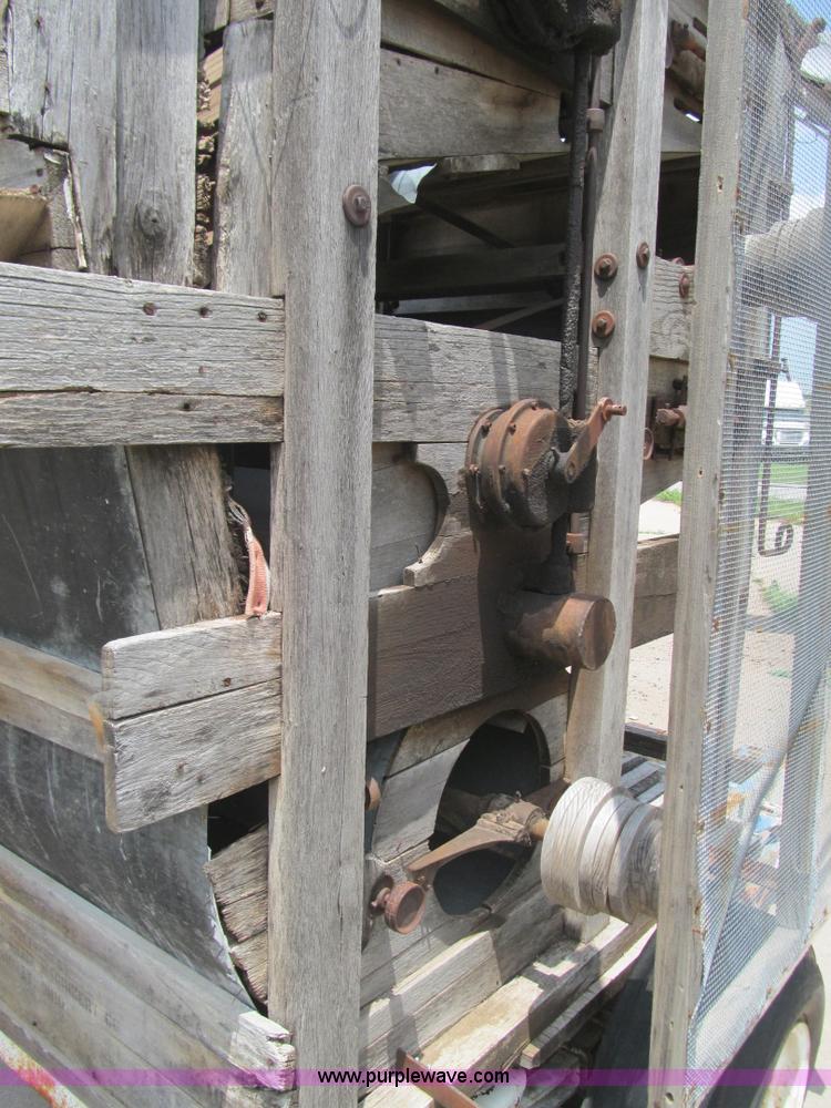 image for item F3199 Sidney Grain Machinery Co. grain cleaner