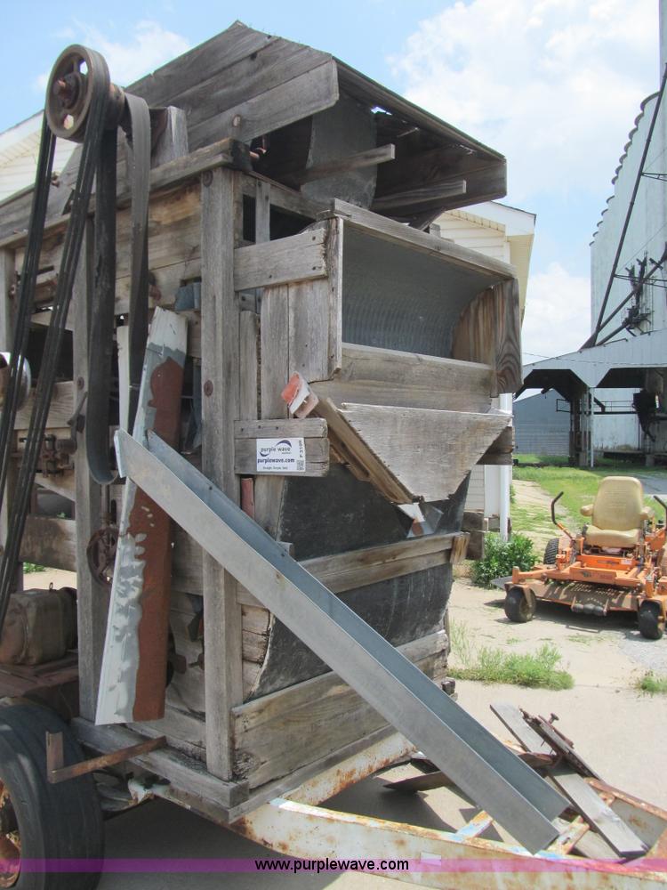 image for item F3199 Sidney Grain Machinery Co. grain cleaner