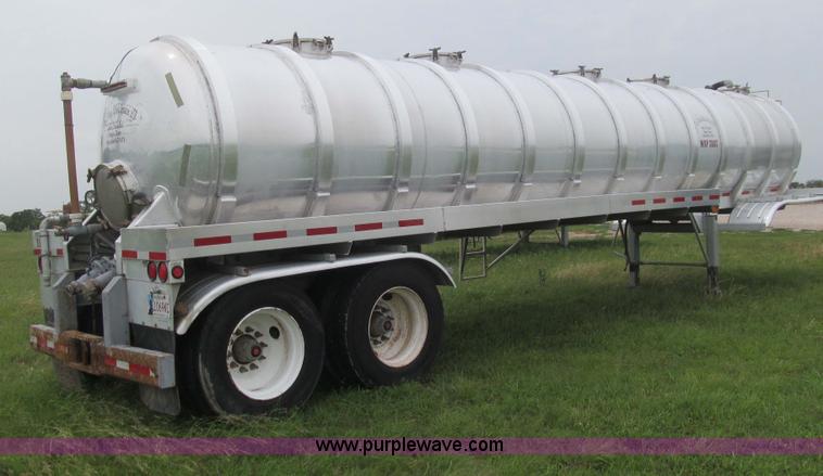 image for item F3200 2007 Dragon 150BBL vacuum trailer