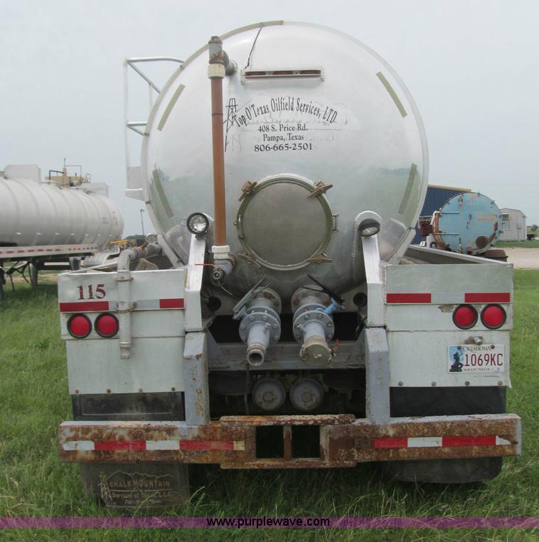 image for item F3200 2007 Dragon 150BBL vacuum trailer