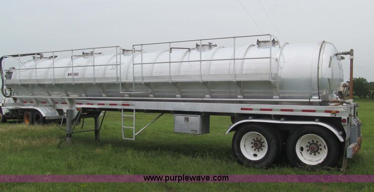 image for item F3200 2007 Dragon 150BBL vacuum trailer