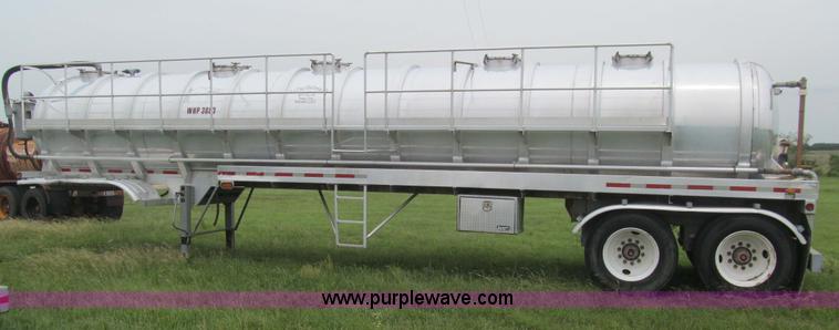 image for item F3200 2007 Dragon 150BBL vacuum trailer