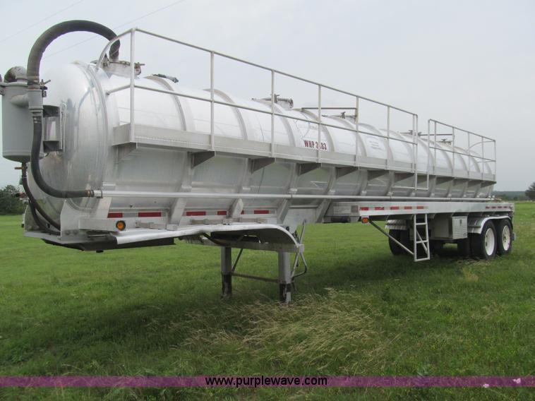 image for item F3200 2007 Dragon 150BBL vacuum trailer