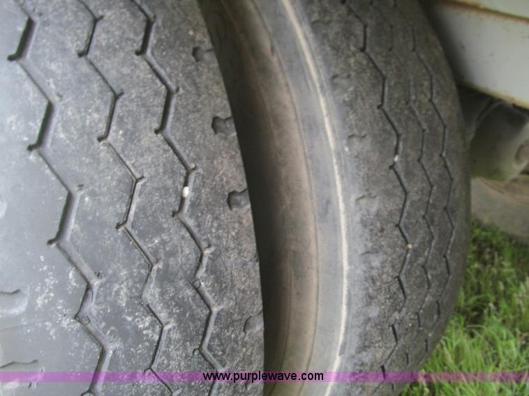 image for item F3200 2007 Dragon 150BBL vacuum trailer