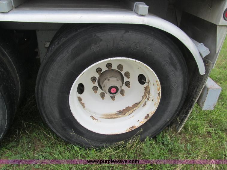 image for item F3200 2007 Dragon 150BBL vacuum trailer