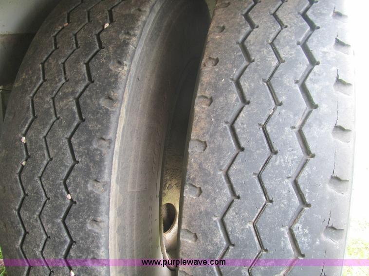 image for item F3200 2007 Dragon 150BBL vacuum trailer