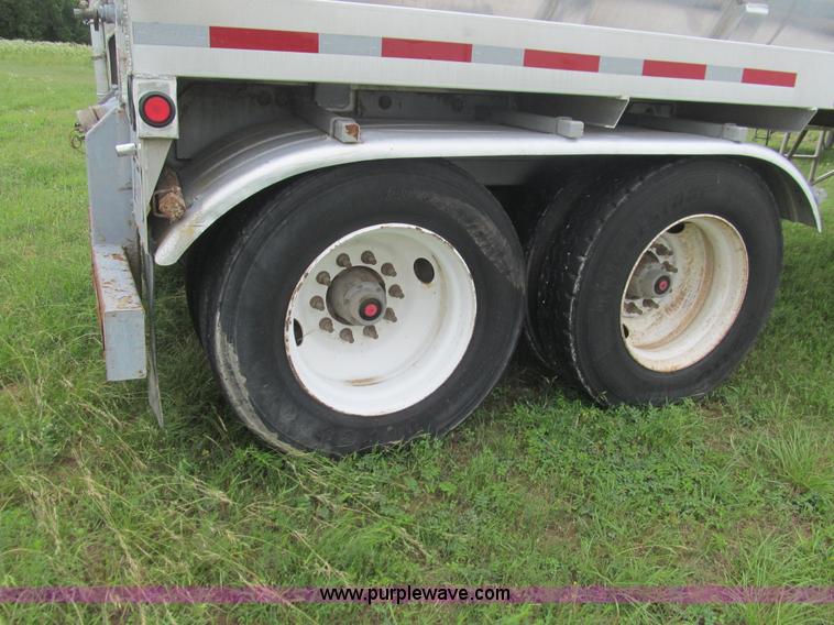 image for item F3200 2007 Dragon 150BBL vacuum trailer