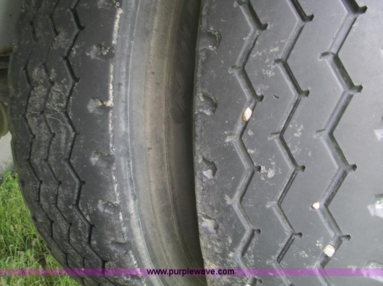 image for item F3200 2007 Dragon 150BBL vacuum trailer