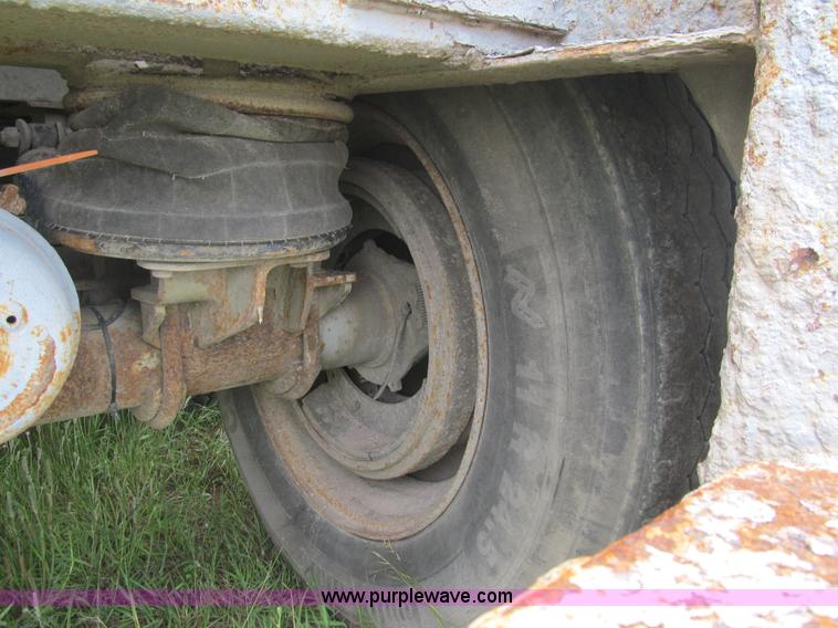 image for item F3200 2007 Dragon 150BBL vacuum trailer