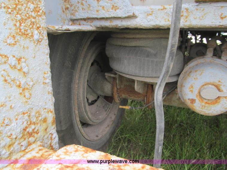 image for item F3200 2007 Dragon 150BBL vacuum trailer