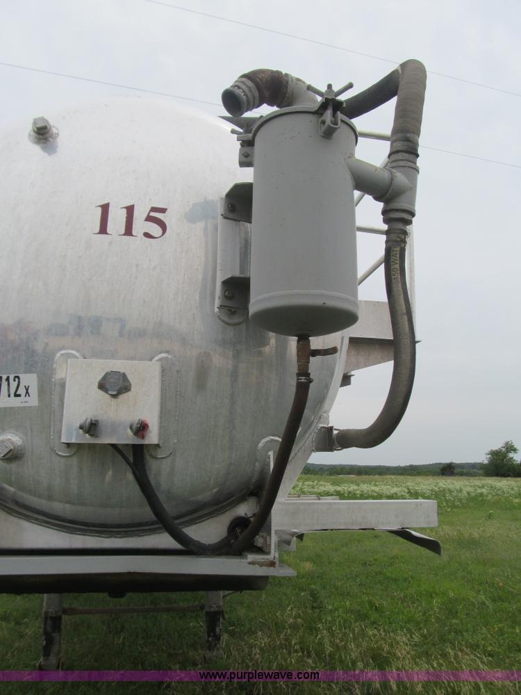 image for item F3200 2007 Dragon 150BBL vacuum trailer