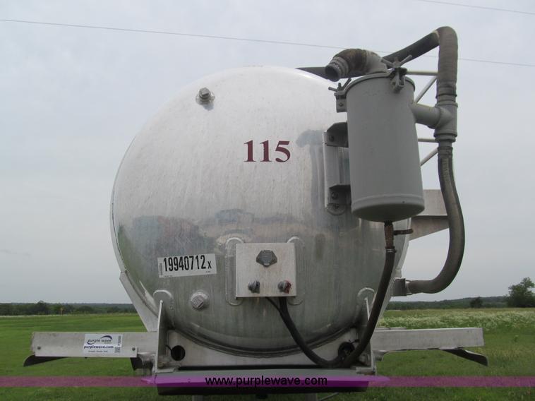 image for item F3200 2007 Dragon 150BBL vacuum trailer