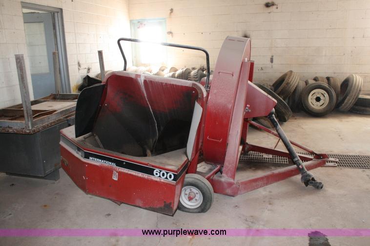 image for item G5523 Case IH 600 blower