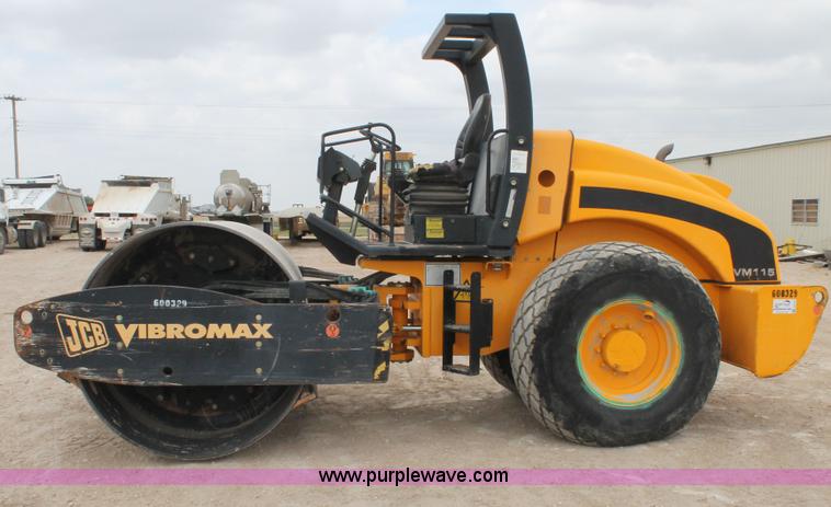 image for item G5733 JCB VM115 Vibromax roller
