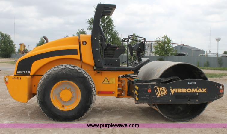 image for item G5733 JCB VM115 Vibromax roller